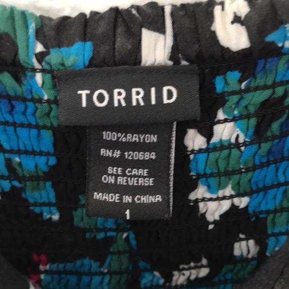 CUTE TORRID TOP WITH ADJUSTABLE STRAPS FLORAL PATTERN SIZE 1X GREAT CONDITION! - Picture 3 of 9